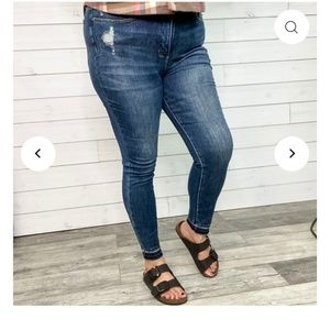 Judy Blue Good and Gone Tummy Control Jean